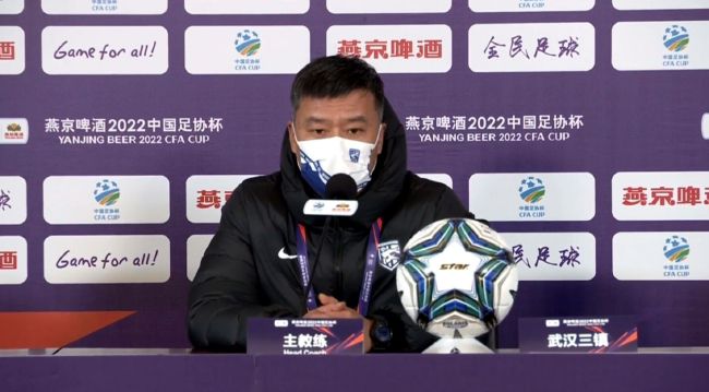 光屁屁美女挠胸侵犯
